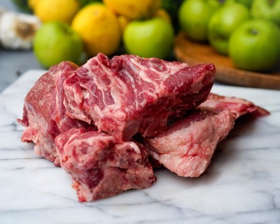 Свинина на кости охлаждённая 1 кг - купить в Кунбатаре